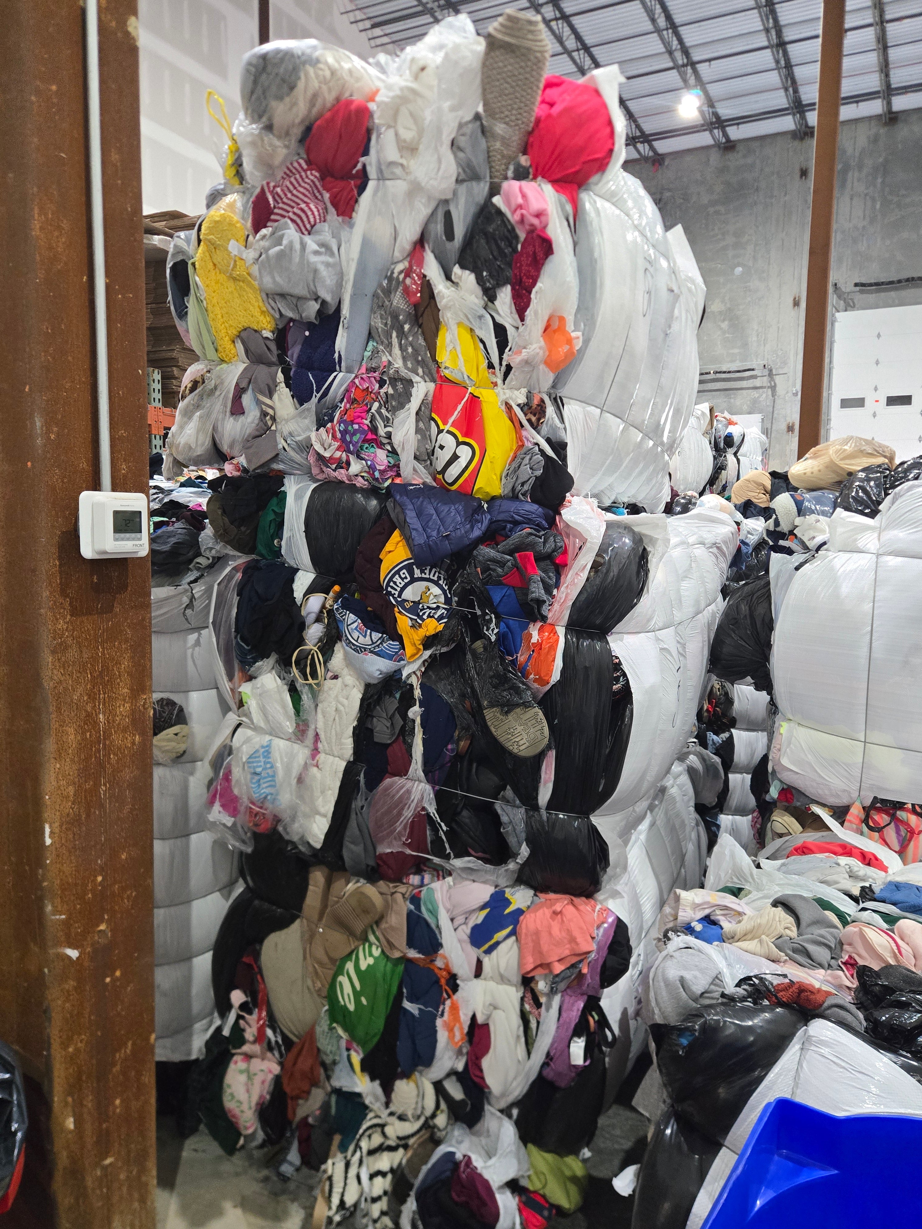 1,000 Lbs Raw Unsorted Clothing Bale